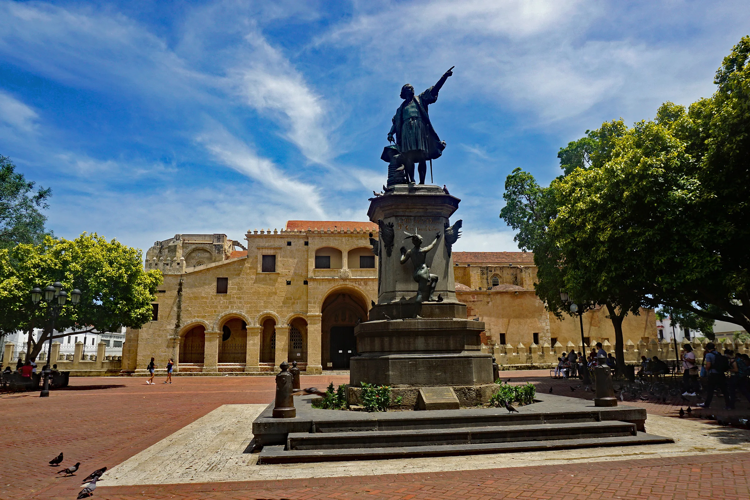 The statue of Columbus in Parque Colón, in front of the Catedral Primada